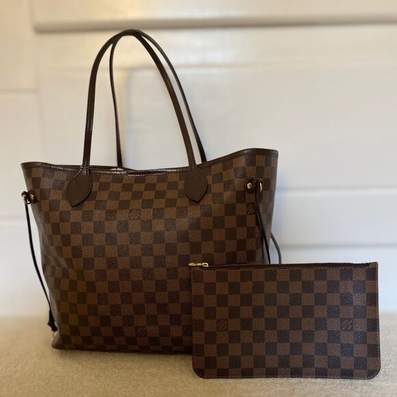 Louis Vuitton - Picture 1 of 4